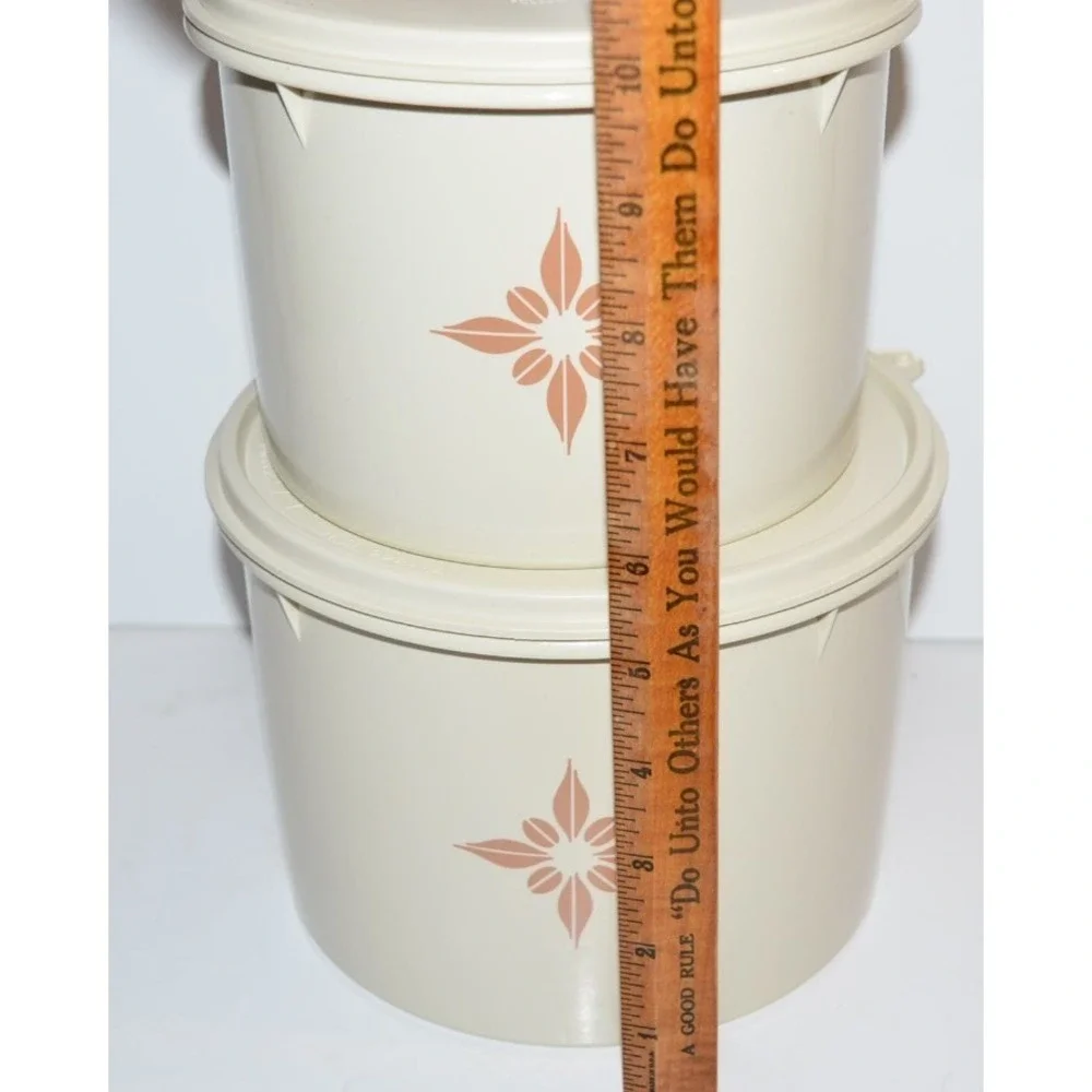 Tupperware Starburst Canisters Almond Color #265-15 & 264-21 Round W/Lids X2